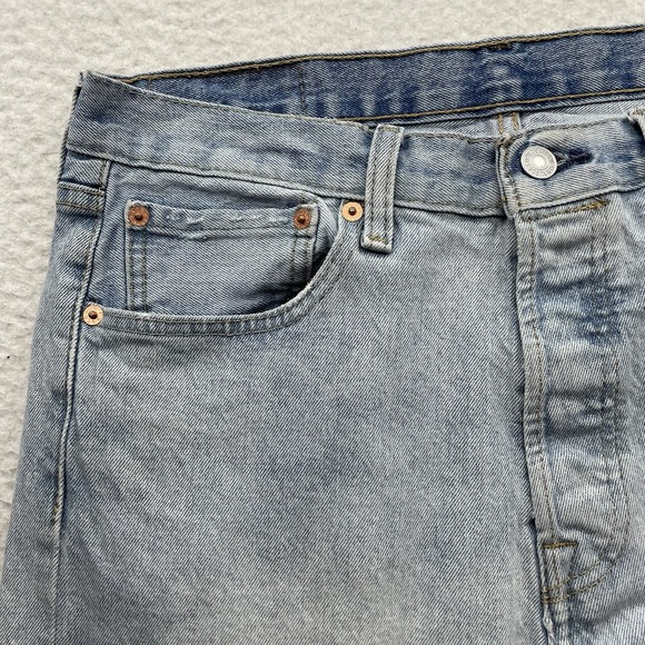 Levis 501 Jeans Mens 33x32 (Tag 32x32) Button Fly Light Wash Stretch Straight - Picture 3 of 15